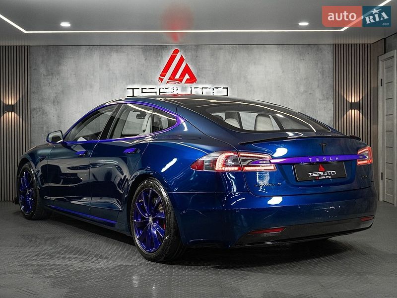 Ліфтбек Tesla Model S 2017 в Одесі фото 17 Ліфтбек Tesla Model S 2017 в Одесі