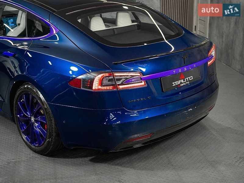 Ліфтбек Tesla Model S 2017 в Одесі фото 18 Ліфтбек Tesla Model S 2017 в Одесі