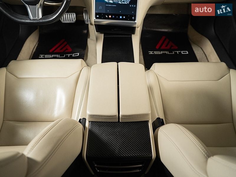 Ліфтбек Tesla Model S 2017 в Одесі фото 27 Ліфтбек Tesla Model S 2017 в Одесі