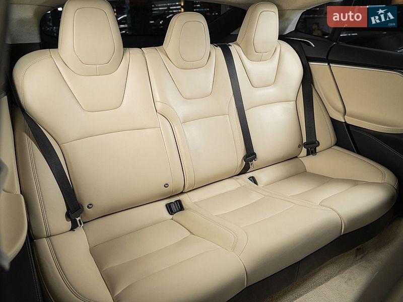 Ліфтбек Tesla Model S 2017 в Одесі фото 29 Ліфтбек Tesla Model S 2017 в Одесі