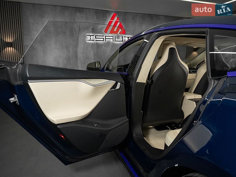 Ліфтбек Tesla Model S 2017 в Одесі фото 28 Ліфтбек Tesla Model S 2017 в Одесі