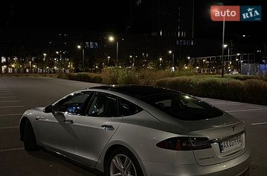 Ліфтбек Tesla Model S 2014 в Києві