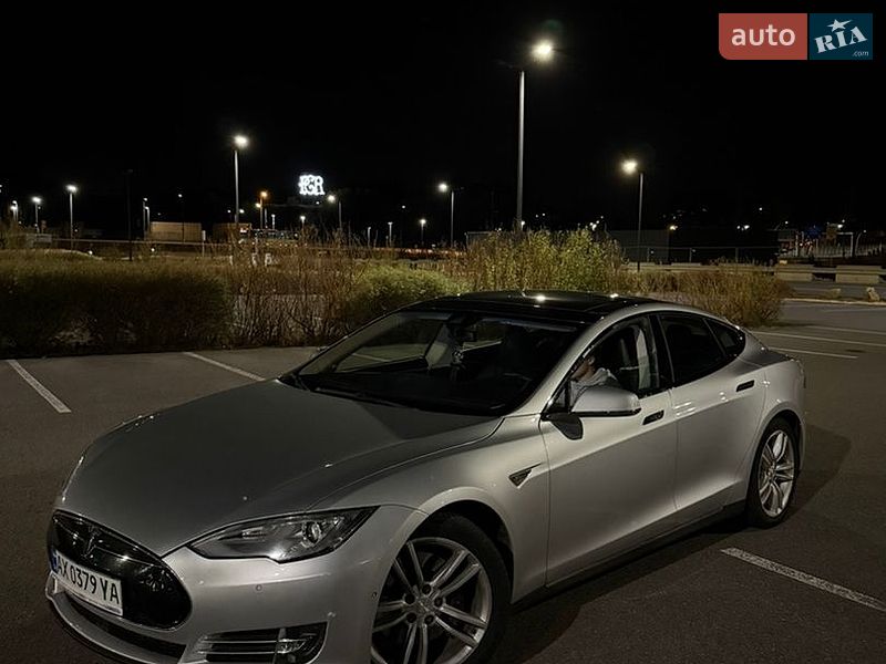 Ліфтбек Tesla Model S 2014 в Києві