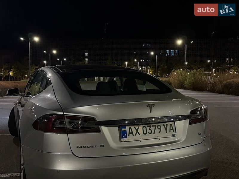 Ліфтбек Tesla Model S 2014 в Києві