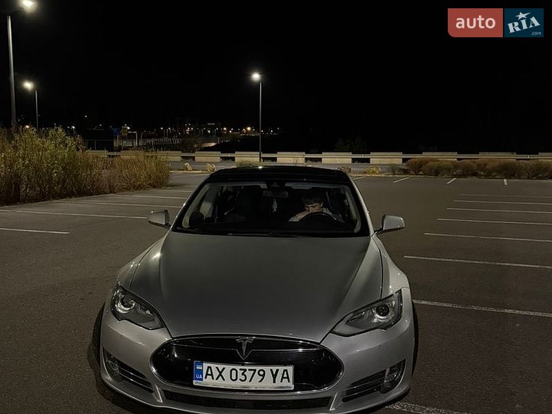 Ліфтбек Tesla Model S 2014 в Києві