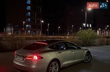 Ліфтбек Tesla Model S 2014 в Києві