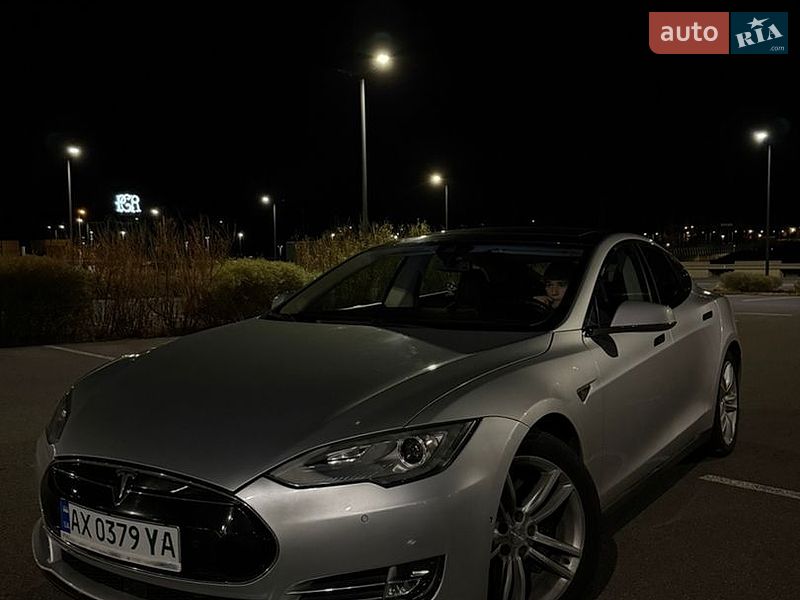 Ліфтбек Tesla Model S 2014 в Києві
