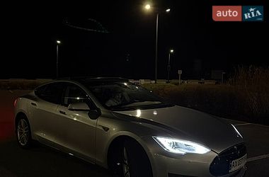 Ліфтбек Tesla Model S 2014 в Києві