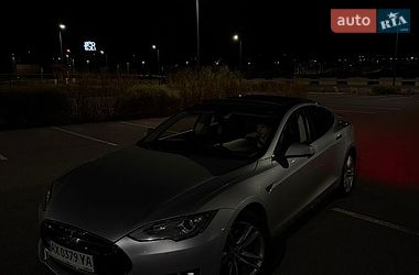 Ліфтбек Tesla Model S 2014 в Києві