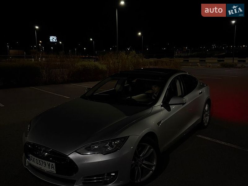Ліфтбек Tesla Model S 2014 в Києві
