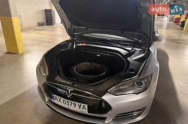 Ліфтбек Tesla Model S 2014 в Києві