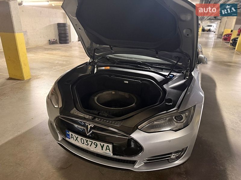 Ліфтбек Tesla Model S 2014 в Києві