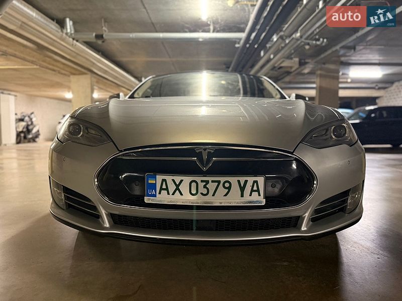 Ліфтбек Tesla Model S 2014 в Києві