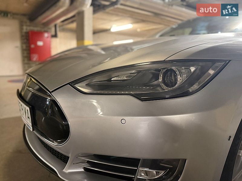 Ліфтбек Tesla Model S 2014 в Києві