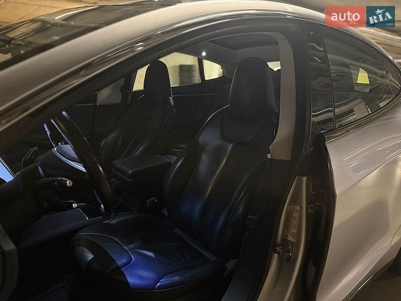 Ліфтбек Tesla Model S 2014 в Києві