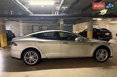 Ліфтбек Tesla Model S 2014 в Києві