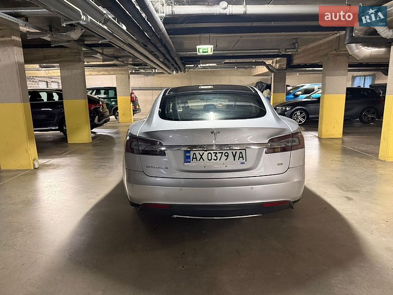 Ліфтбек Tesla Model S 2014 в Києві