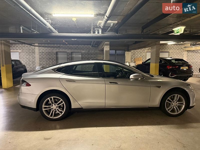 Ліфтбек Tesla Model S 2014 в Києві