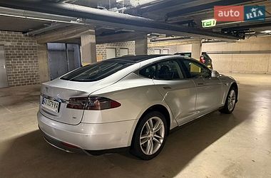 Ліфтбек Tesla Model S 2014 в Києві