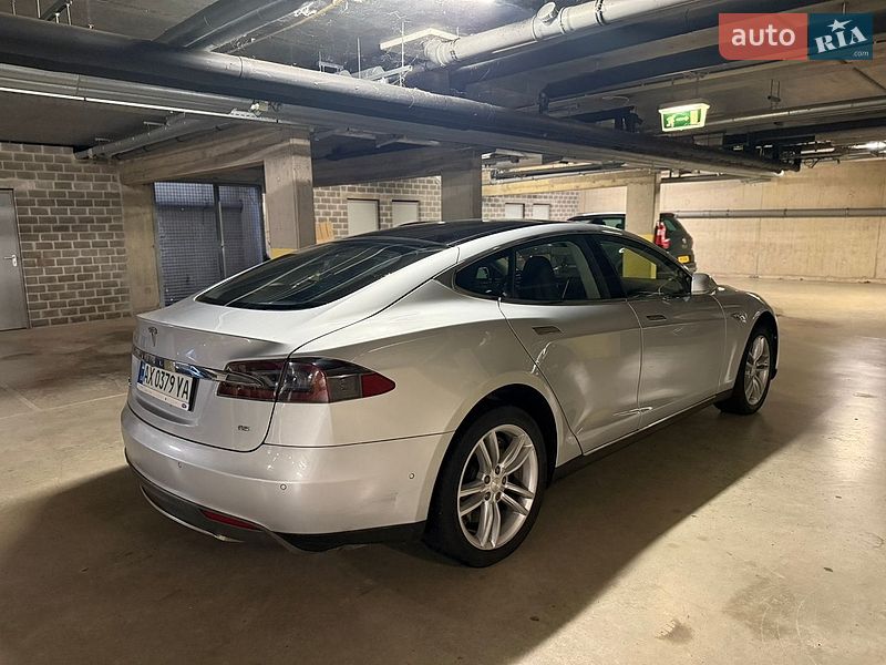 Ліфтбек Tesla Model S 2014 в Києві