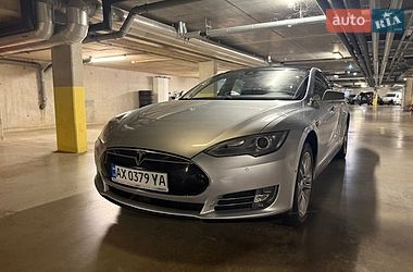 Ліфтбек Tesla Model S 2014 в Києві
