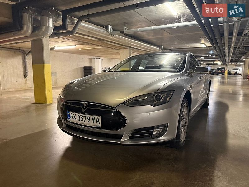 Ліфтбек Tesla Model S 2014 в Києві