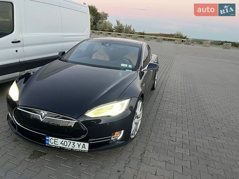 Tesla Model S 2015