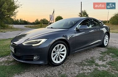 Tesla Model S  2019