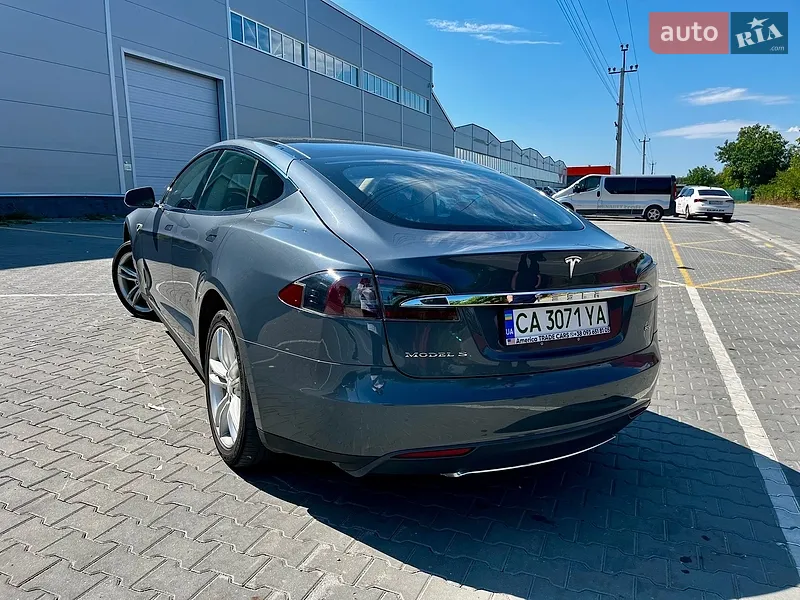 Tesla Model S 2013