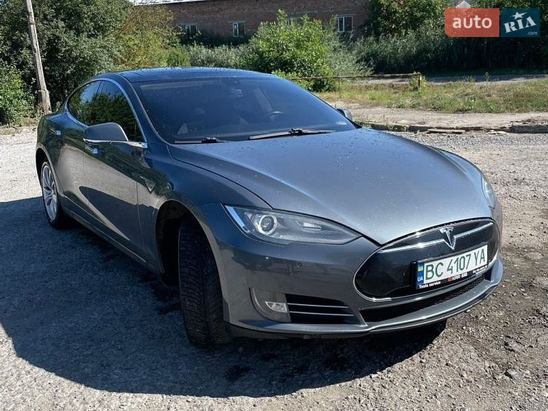 Ліфтбек Tesla Model S 2013 в Монастириській фото Ліфтбек Tesla Model S 2013 в Монастириській
