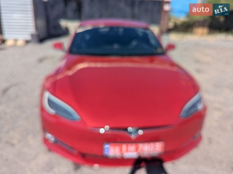 Лифтбек Tesla Model S 2016 в Виннице