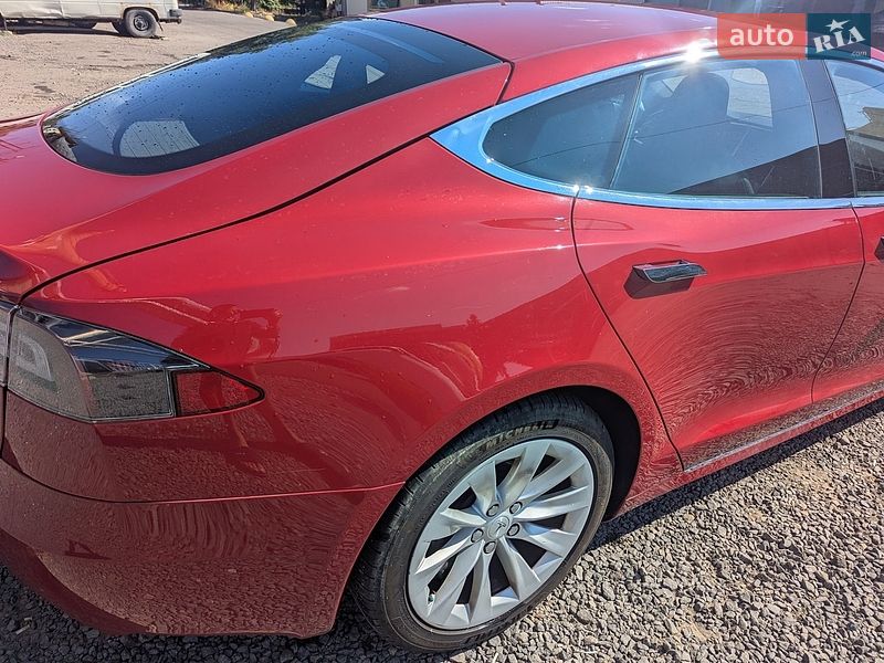 Лифтбек Tesla Model S 2016 в Виннице