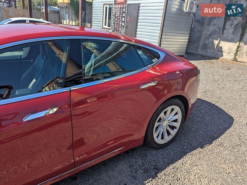 Лифтбек Tesla Model S 2016 в Виннице