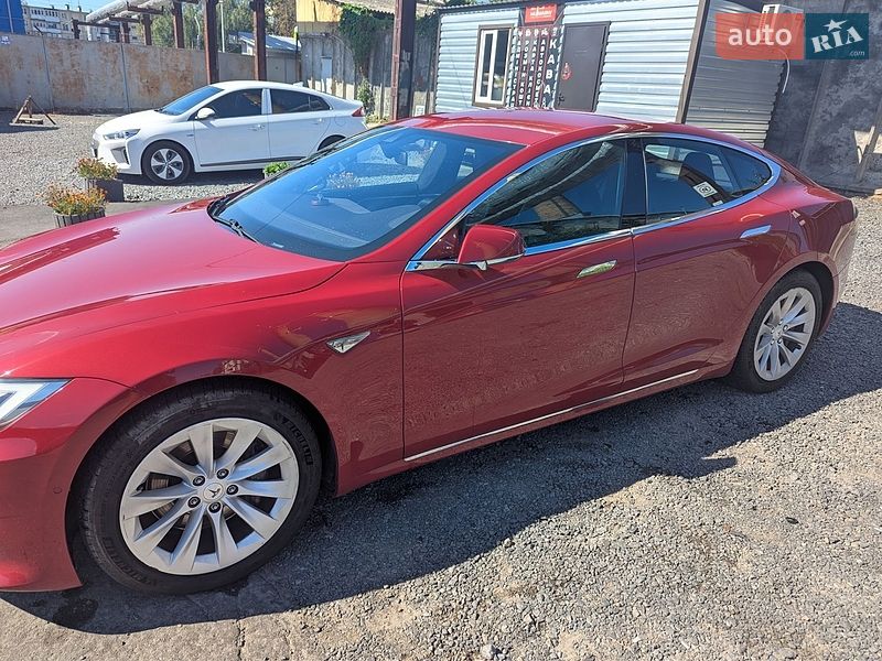 Лифтбек Tesla Model S 2016 в Виннице