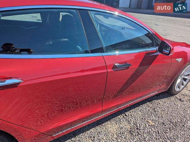 Лифтбек Tesla Model S 2016 в Виннице