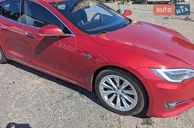 Лифтбек Tesla Model S 2016 в Виннице