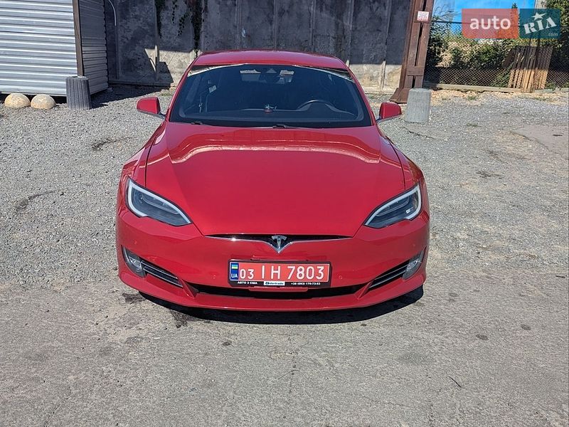 Лифтбек Tesla Model S 2016 в Виннице