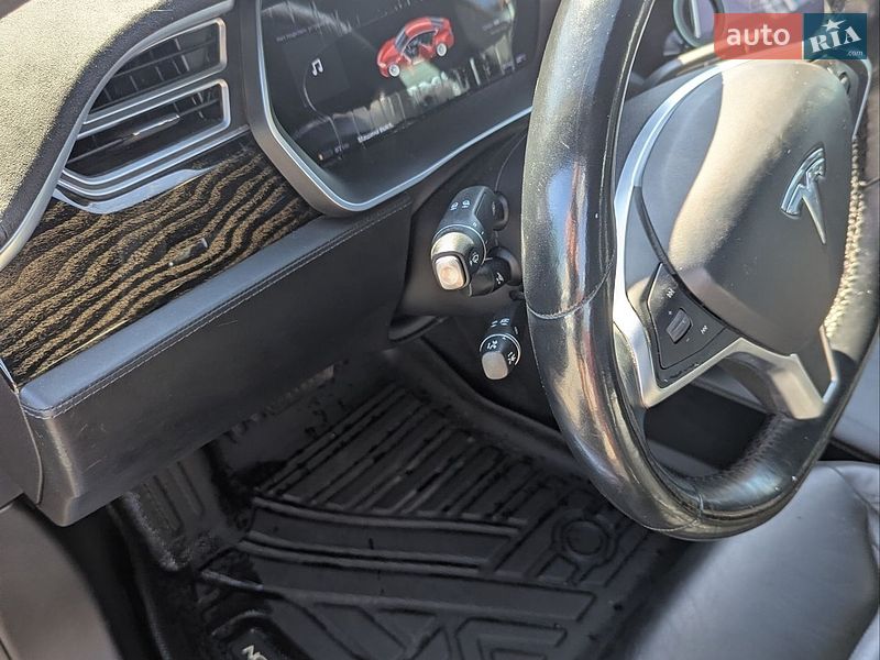 Лифтбек Tesla Model S 2016 в Виннице