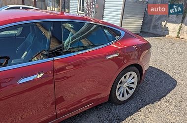 Лифтбек Tesla Model S 2016 в Виннице