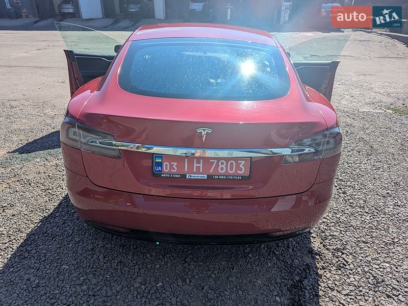 Лифтбек Tesla Model S 2016 в Виннице