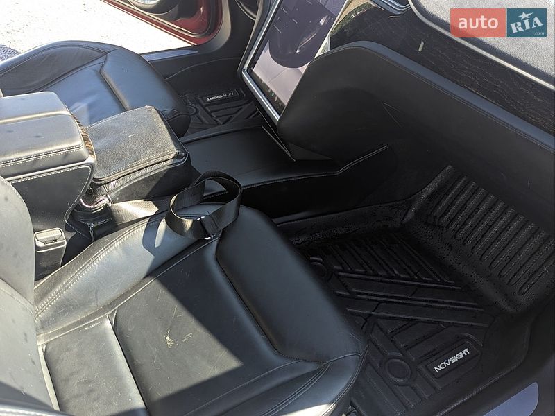 Лифтбек Tesla Model S 2016 в Виннице