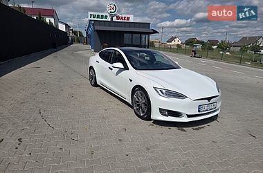 Tesla Model S  2020
