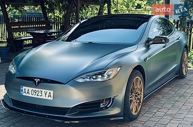 Лифтбек Tesla Model S 2015 в Калуше Лифтбек Tesla Model S 2015 в Калуше