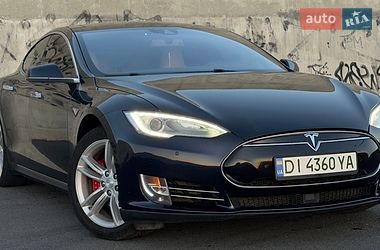 Лифтбек Tesla Model S 2015 в Львове