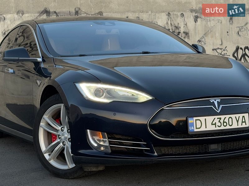 Лифтбек Tesla Model S 2015 в Львове