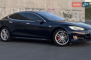 Лифтбек Tesla Model S 2015 в Львове