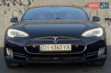Лифтбек Tesla Model S 2015 в Львове