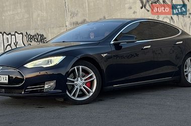 Лифтбек Tesla Model S 2015 в Львове