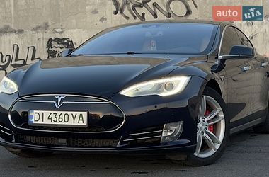 Лифтбек Tesla Model S 2015 в Львове