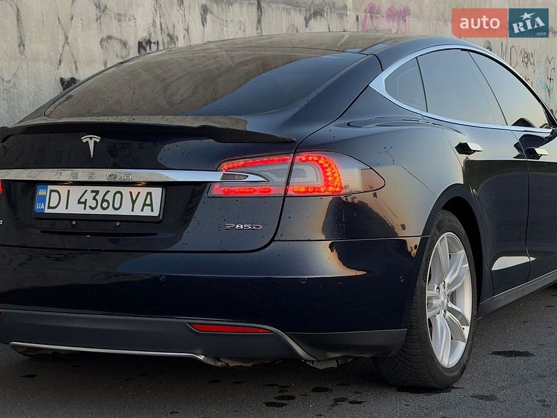 Лифтбек Tesla Model S 2015 в Львове